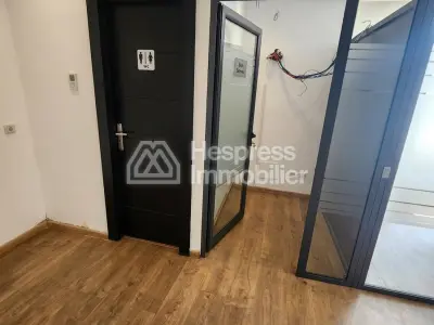 Offices for rent at Les Hôpitaux . Area 79 m²