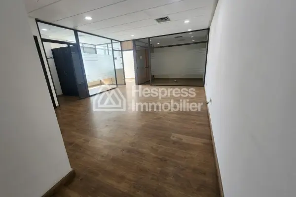 Offices for rent at Les Hôpitaux . Area 79 m²