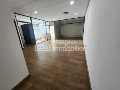 Offices for rent at Les Hôpitaux . Area 79 m²