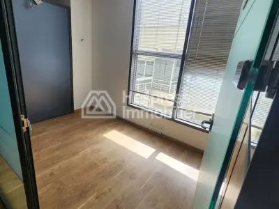 Offices for rent at Les Hôpitaux . Area 79 m²