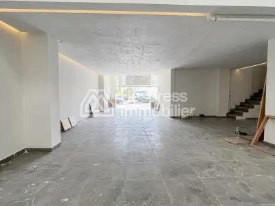 مكاتب ومحلات تجارية للبيع في بالمييه. مساحة صغيرة 141 متر مربع. مجمع سكني مغلق.