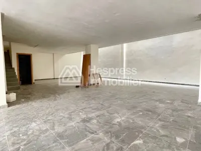 مكاتب ومحلات تجارية للبيع في بالمييه. مساحة صغيرة 141 متر مربع. مجمع سكني مغلق.