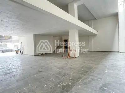مكاتب ومحلات تجارية للبيع في بالمييه. مساحة صغيرة 141 متر مربع. مجمع سكني مغلق.