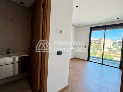 شقة للبيع في بالمييه. غرفتان جميلتان. مع حارس وتكييف.