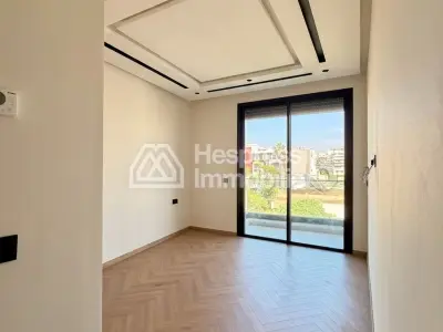 شقة للبيع في بالمييه. غرفتان جميلتان. مع حارس وتكييف.