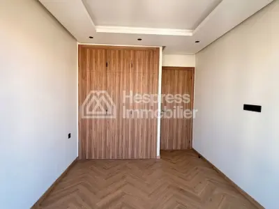 شقة للبيع في بالمييه. غرفتان جميلتان. مع حارس وتكييف.