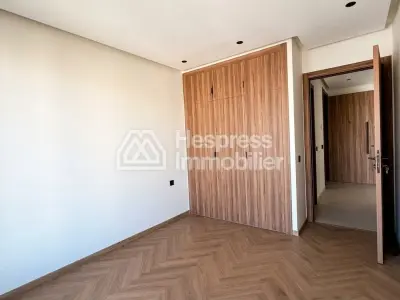 شقة للبيع في بالمييه. غرفتان جميلتان. مع حارس وتكييف.