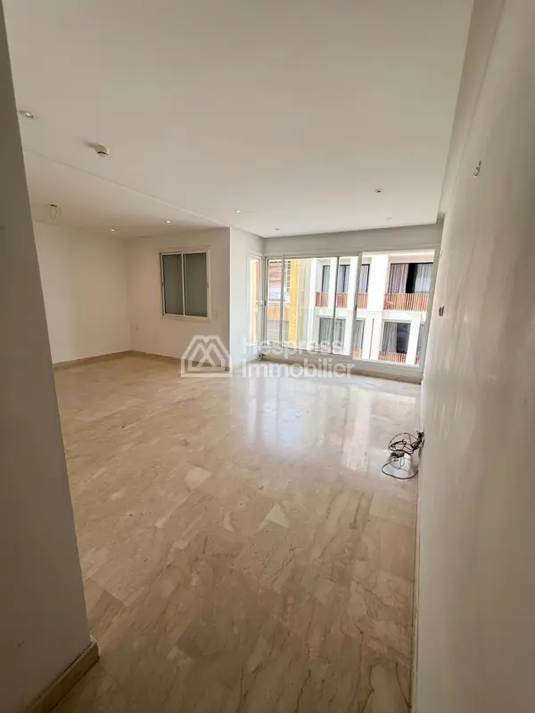 Empty apartment Gautier