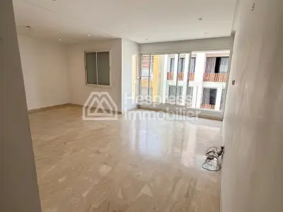 Empty apartment Gautier
