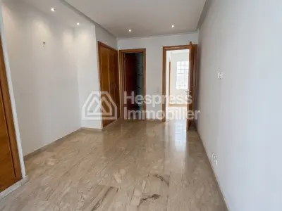 Empty apartment Gautier