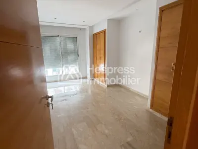 Empty apartment Gautier