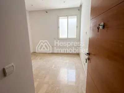 Empty apartment Gautier