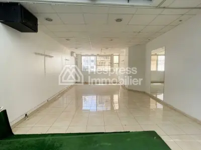مكاتب للإيجار في بورغون الغربية . مساحة 73 متر مربع. باب أمان وسكن آمن.