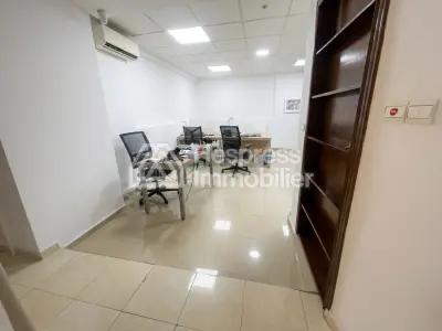 مكاتب للإيجار في بورغون الغربية . مساحة 73 متر مربع. باب أمان وسكن آمن.