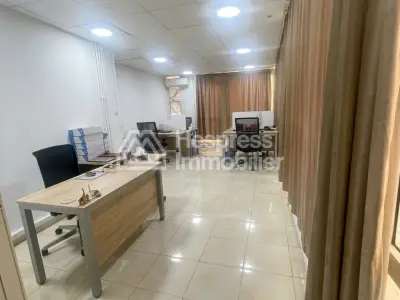 مكاتب للإيجار في بورغون الغربية . مساحة 73 متر مربع. باب أمان وسكن آمن.