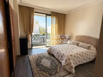 فيلا فاخرة للبيع في دار بوعزة . ثلاث غرف نوم مريحة. مفروشة.