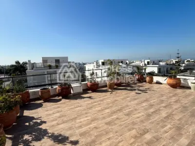 فيلا فاخرة للبيع في دار بوعزة . ثلاث غرف نوم مريحة. مفروشة.