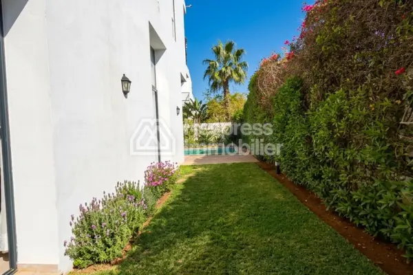 Luxury villa for sale in Dar Bouazza . 3 comfortable bedrooms. Furnished.