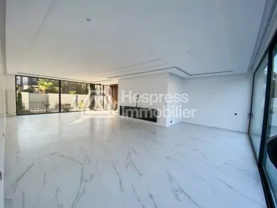 Top unfurnished villa for rent Aïn Diab with garden and pool