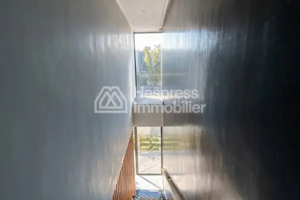 Top unfurnished villa for rent Aïn Diab with garden and pool