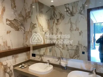 Top unfurnished villa for rent Aïn Diab with garden and pool