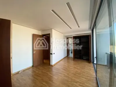 Top unfurnished villa for rent Aïn Diab with garden and pool