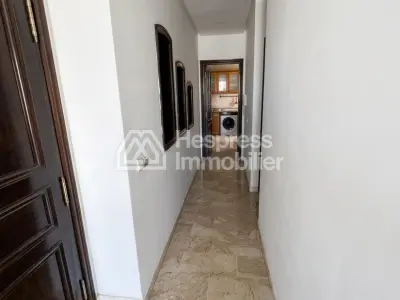 شقة مفروشة مكونة من غرفتي نوم للإيجار بالقرب من دوار أوروبا