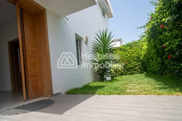 فيلا للبيع عين الذئاب أربع غرف نوم حديقة مسبح على السطح