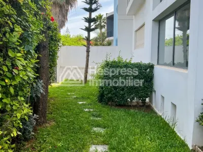 فيلا للبيع عين الذئاب أربع غرف نوم حديقة مسبح على السطح