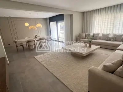 Top-quality, brand-new furnished apartment in the Golden Triangle