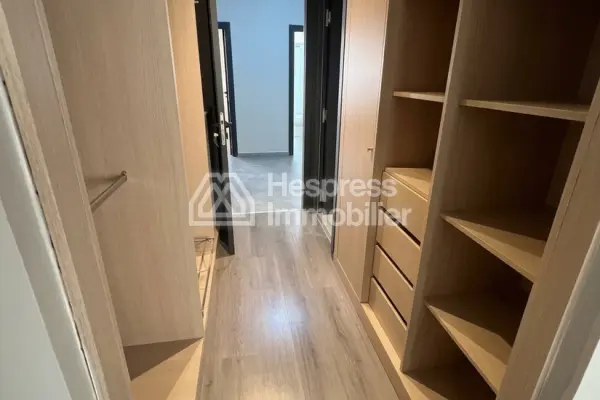 Top-quality, brand-new furnished apartment in the Golden Triangle