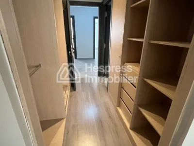 Top-quality, brand-new furnished apartment in the Golden Triangle