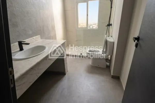 Top-quality, brand-new furnished apartment in the Golden Triangle