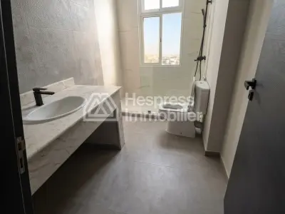 Top-quality, brand-new furnished apartment in the Golden Triangle
