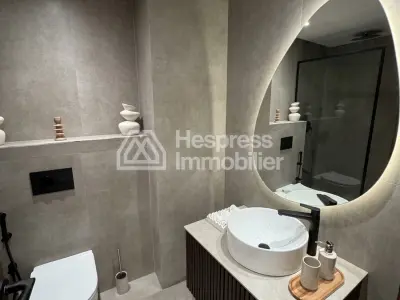 Appartement à l'achat à Les princesses. 1 chambre. Salon typique marocain, résidence sécurisée