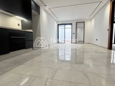 شقة جميلة للبيع في الأميرات . غرفتا نوم. باب أمان، طبق استقبال فضائي.