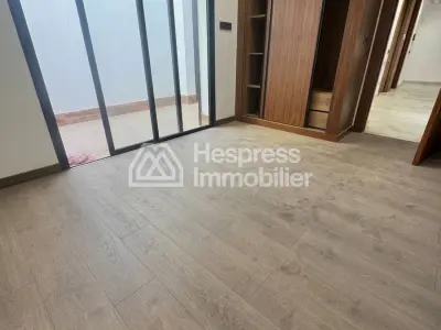 شقة جميلة للبيع في الأميرات . غرفتا نوم. باب أمان، طبق استقبال فضائي.