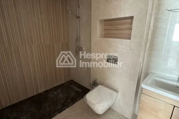 Vente d'un bel appartement à Ferme Bretonne Hay Arraha. Superficie 115 m². Antenne parabolique et sécurité