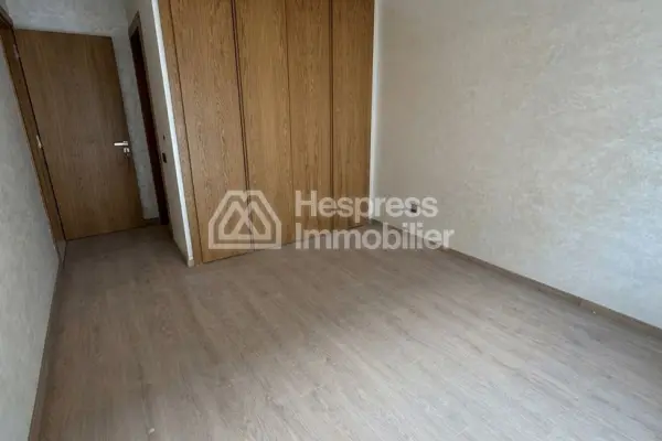 For sale: a beautiful apartment in Ferme Bretonne Hay Arraha. 115 sq m. Satellite dish and security.
