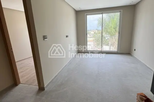 Vend appartement à Oasis. Surface totale 47 m². Air conditionné et cheminée