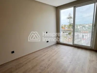 Vend appartement à Oasis. Surface totale 47 m². Air conditionné et cheminée