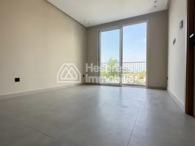 Vend appartement à Oasis. Surface totale 47 m². Air conditionné et cheminée