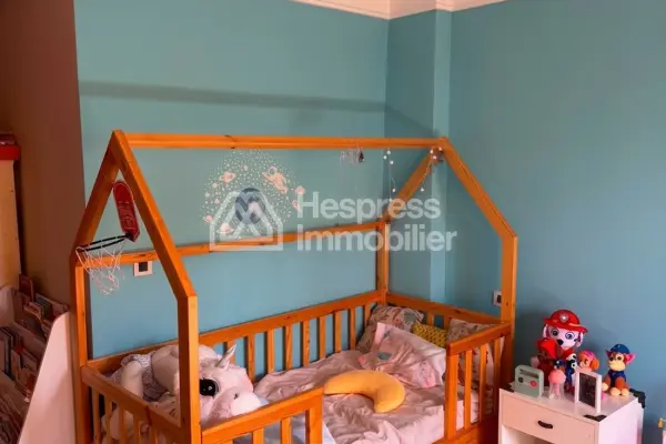 Maison de haut standing à vendre à Dar Bouazza. Surface totale 741 m². Bien meublé