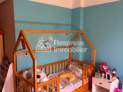 منزل فاخر للبيع في دار بوعزة . مساحته الإجمالية 741 متر مربع. مفروش بالكامل.
