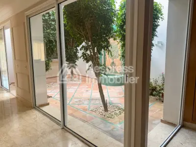 منزل فاخر للبيع في دار بوعزة . مساحته الإجمالية 741 متر مربع. مفروش بالكامل.