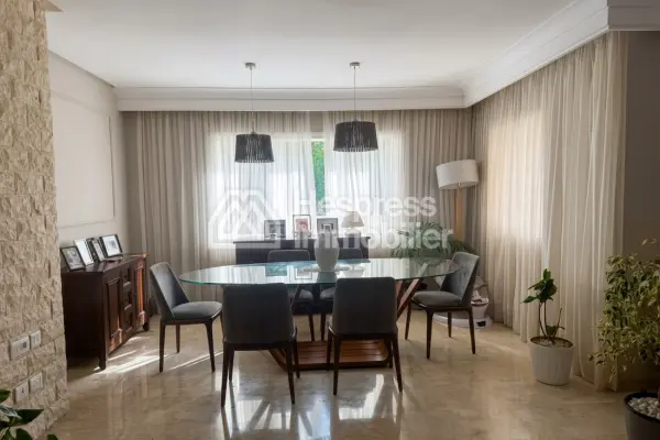 Maison de haut standing à vendre à Dar Bouazza. Surface totale 741 m². Bien meublé