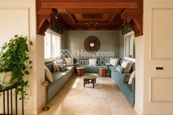 Maison de haut standing à vendre à Dar Bouazza. Surface totale 741 m². Bien meublé