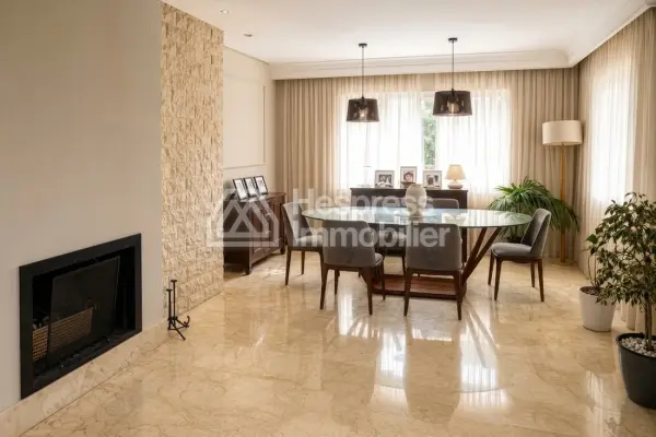 Maison de haut standing à vendre à Dar Bouazza. Surface totale 741 m². Bien meublé