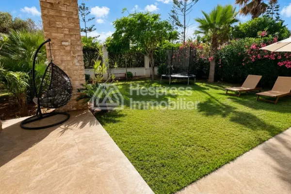 Maison de haut standing à vendre à Dar Bouazza. Surface totale 741 m². Bien meublé