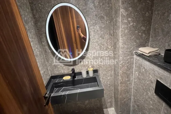 Appartement à l'achat à Anfa. 1 Pièce. Meublé